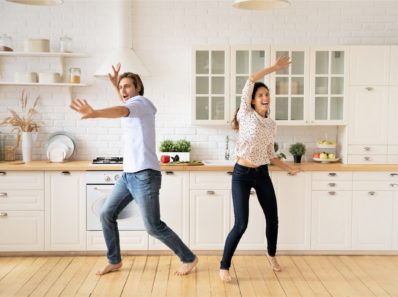 calendrier 2022 prevision planning vaisselle repassage essuyer torchon danse menage couple